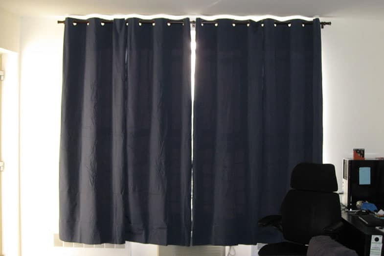 Blackout Vs Blockout Curtains What S, Difference Between Light Blocking And Blackout Curtains